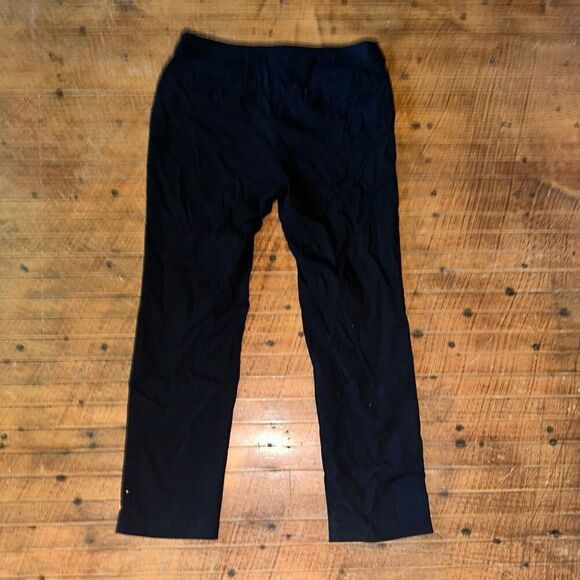 Chico’s Perfect Stretch black comfortable 1.5 short pants - Picture 3 of 3